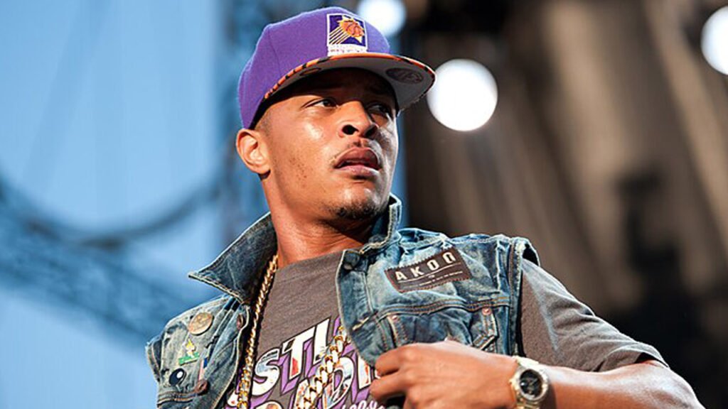 T.I._performing_in_concert,_wearing_a_Phoenix_Suns_cap