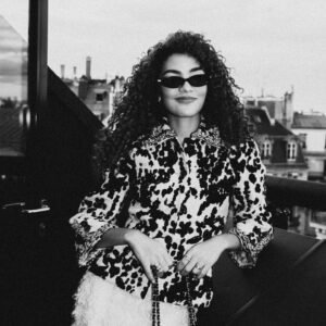 Olivia Dean’s ‘Man I Need’ Hits No. 1...